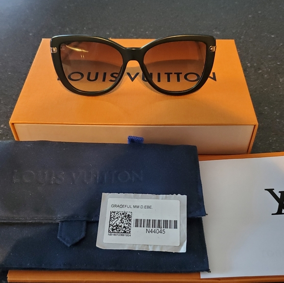 AUTHENTIC LOUIS VUITTON CHARLOTTE SUNGLASSES - Picture 8 of 8